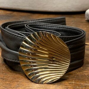 80’s GOLDEN SHELL AND SOFT GRAY LEATHER BELT.